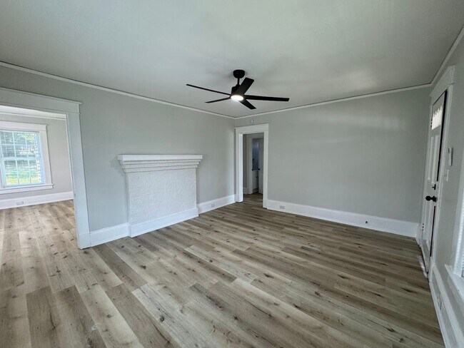 Foto del edificio - 3bed/1bath House $1395!
