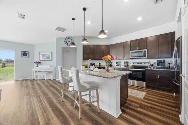 Foto del edificio - 522 Summer Grv Ln