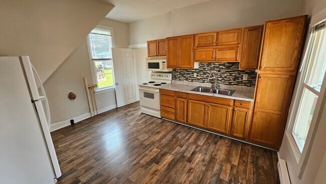 Cocina - 238 S Maple St