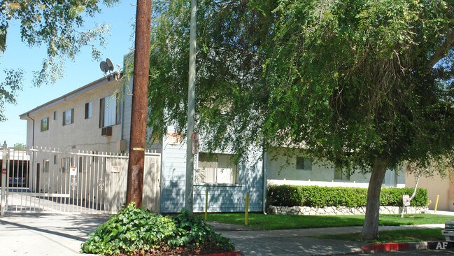 Building - 7522 Canby Ave