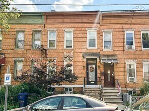 Building Photo - 391 Woodlawn Ave