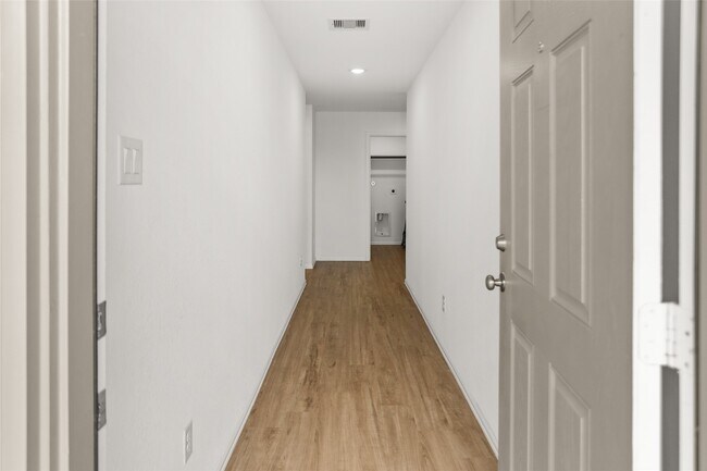 Building Photo - 4627 Sterling Pr Trl