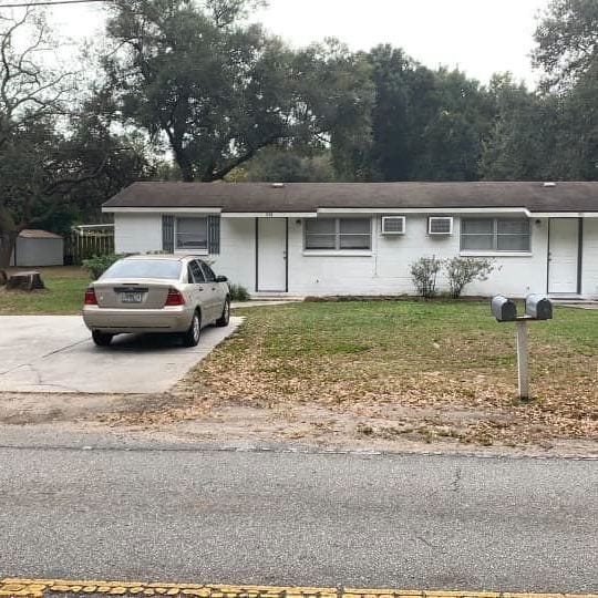 Primary Photo - 1215 Mook St
