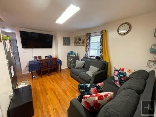 Foto del edificio - 3 Bedroom 2 Bath in Jamaica