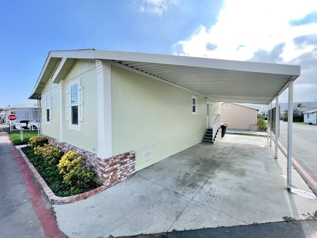 Building Photo - 33 Cypress Via