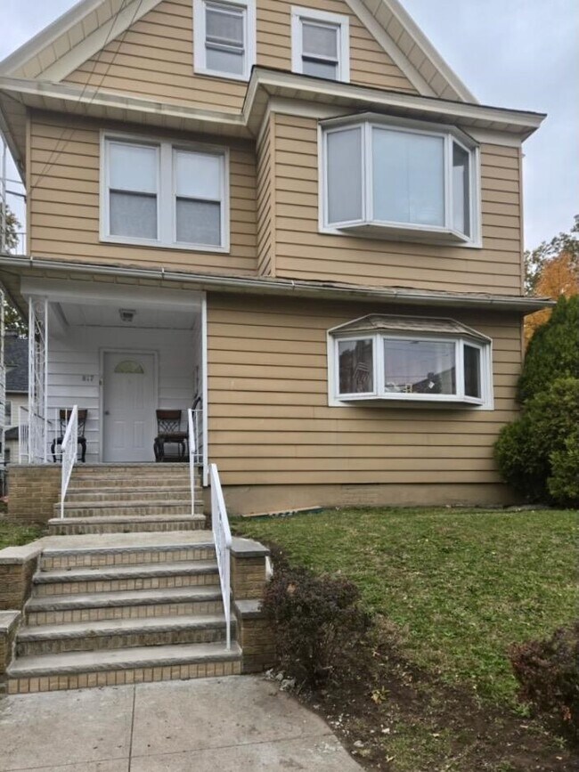 Building Photo - 817-819 Avenue C