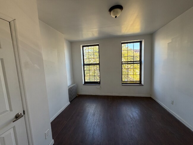 Foto del edificio - 52 Irving Ave