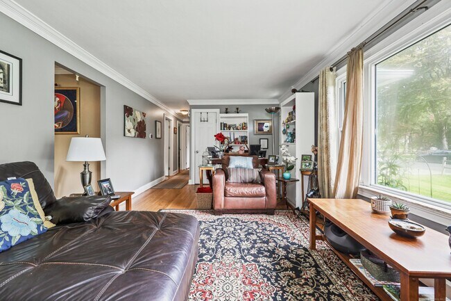 Foto del edificio - 36 Atwood Rd
