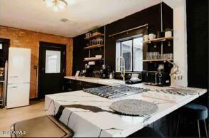 Foto del edificio - 1055 E Whitton Ave