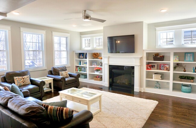Building Photo - 2219 Hannington Mews