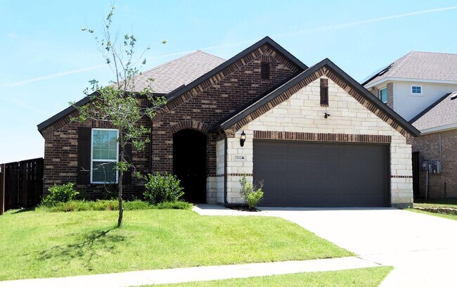 Foto del edificio - Must See 4 Bed 3 Bath Home in Aubrey