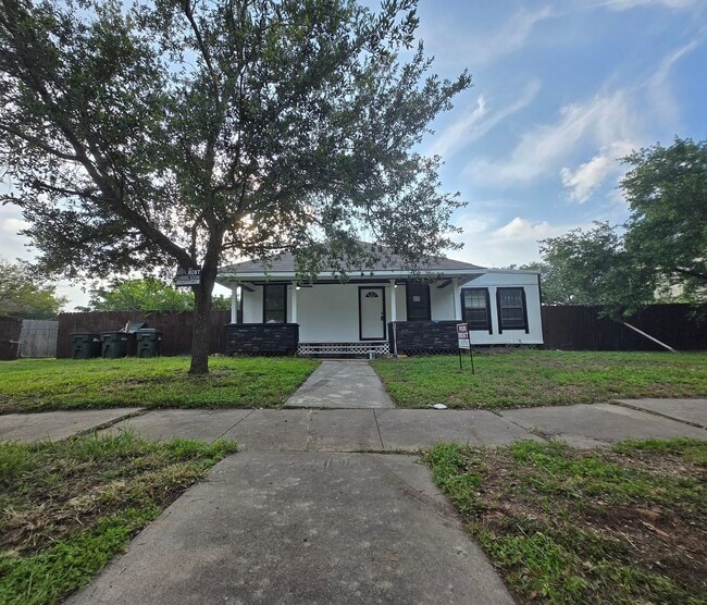Building Photo - 635 Fetick Ave