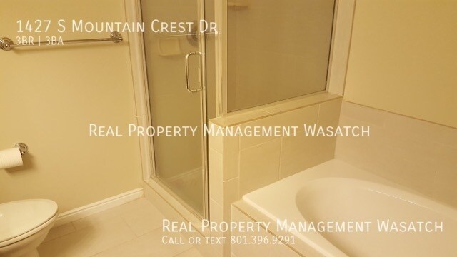Building Photo - Beautiful Olympia Ivory Town Home