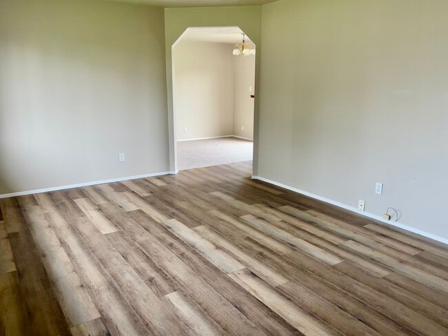 Building Photo - Newly Renovated 3 Bedroom Home in Federal Way