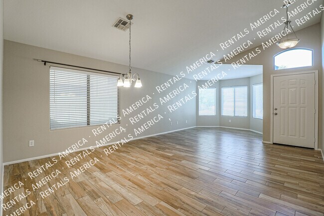 Foto del edificio - 9833 W Melinda Ln