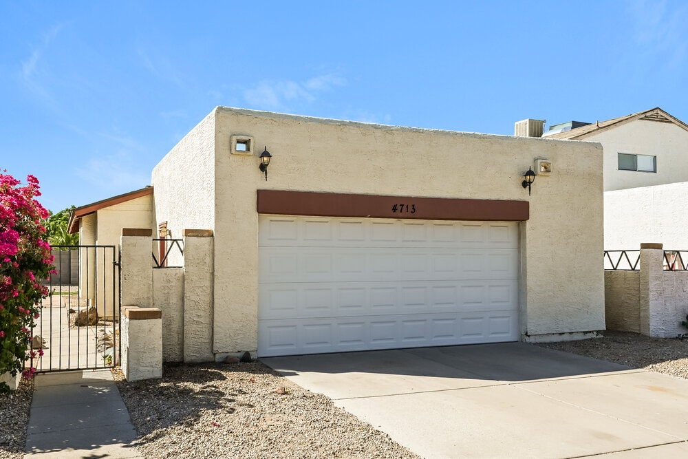 Primary Photo - 4713 W Menadota Dr