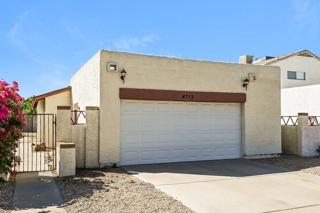 Building Photo - 4713 W Menadota Dr