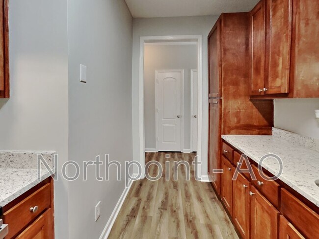 Foto del edificio - 8611 Thomas Ln