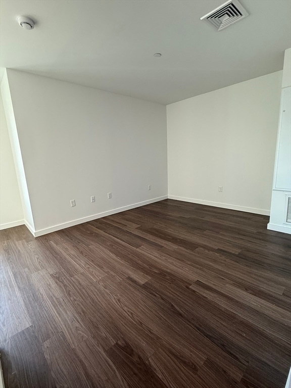 Building Photo - 466 River St