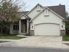 Building Photo - 983 New Holland Dr