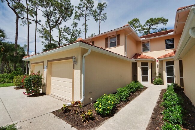 Building Photo - 490 Robin Hood Cir