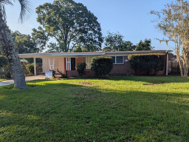 Building Photo - 3/2 NOW AVAILABLE on the Westside. Close t...