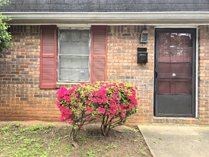 Building Photo - 3815 Parklane Dr