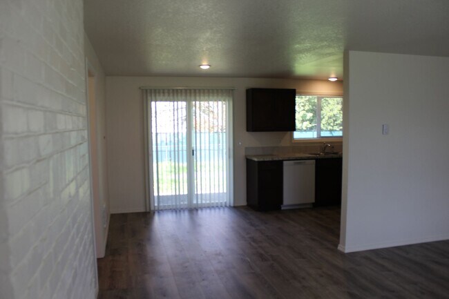 Foto del edificio - 4 bedroom, 2 bath home near Intel in Hillsboro