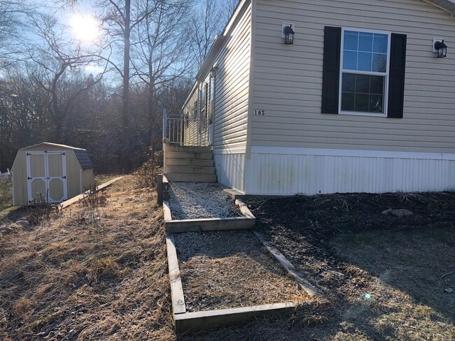 Building Photo - 16 Shadow Ln