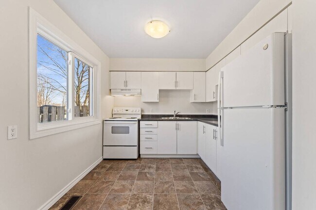 Building Photo - 65 Fort St