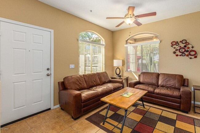 Building Photo - 2 Bedroom, 2.5 Bath Townhome Available NOW!