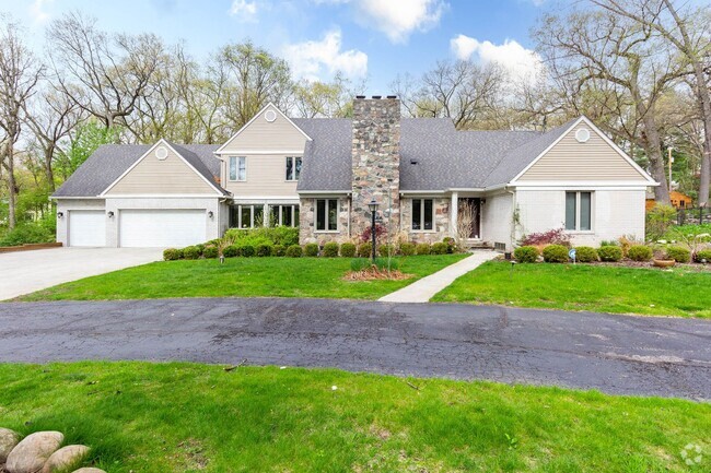 Building Photo - 30705 Woodside Dr