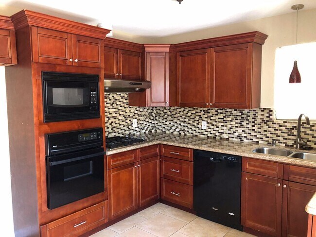 Foto del edificio - 704-706 Towne House Lane