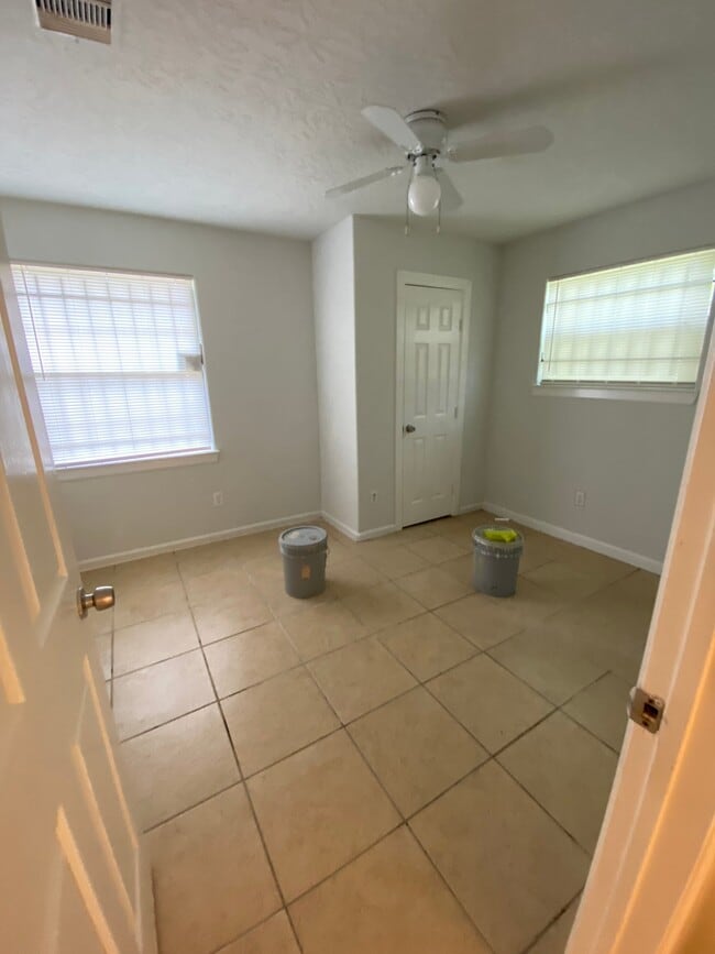 Building Photo - 10843 Fairland Dr