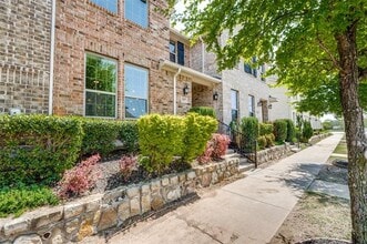 Building Photo - 4917 Barcelona Ave