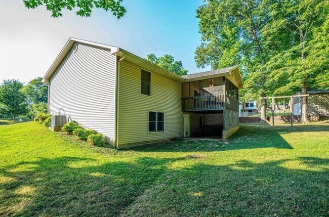 Foto del edificio - 120 Edgewood Rd