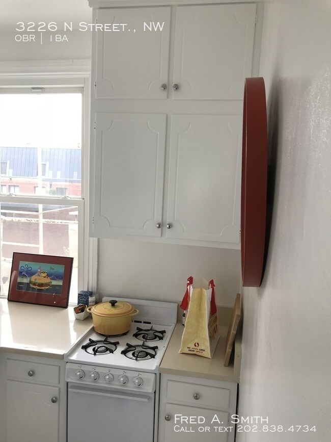 Foto del edificio - Charming Studio In Georgetown Available Now!