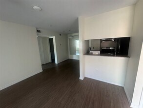 Building Photo - 2800 Jeanetta St
