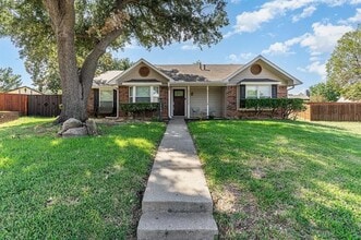 Building Photo - 1734 Hemlock Ct