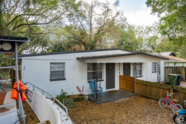4711 E Seward St Tampa, FL - 4711 E Seward St
