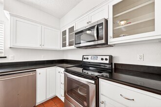 Building Photo - 11677 Village Pl Dr
