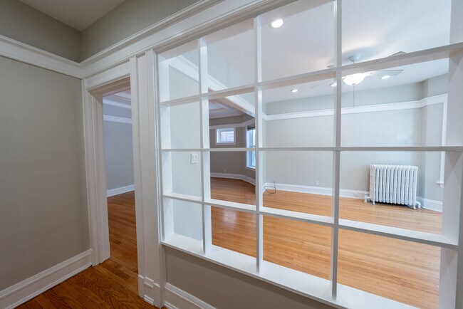 Foto del edificio - 1460 W Foster Ave