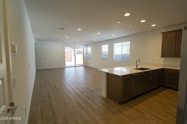 Building Photo - 8136 E Petra Ave