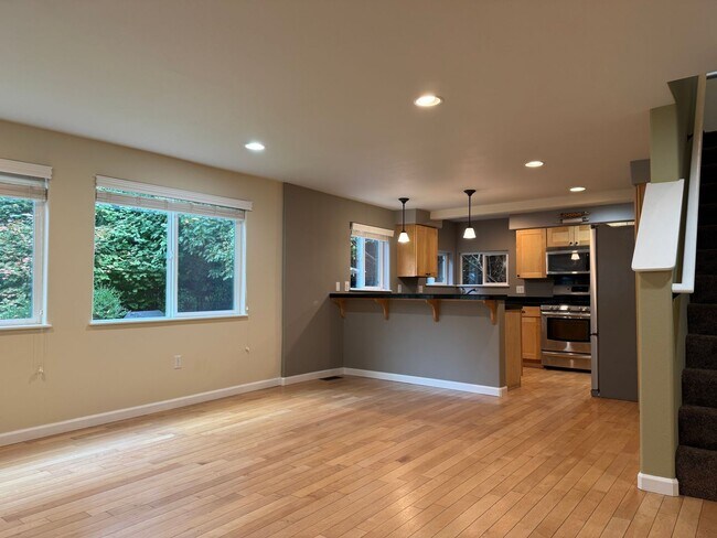 Foto del edificio - 3Bed 2 Bath Duplex - Forest Tranquility in...