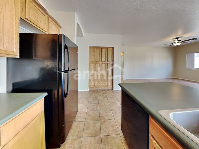 Foto del edificio - 11852 W Cambridge Ave
