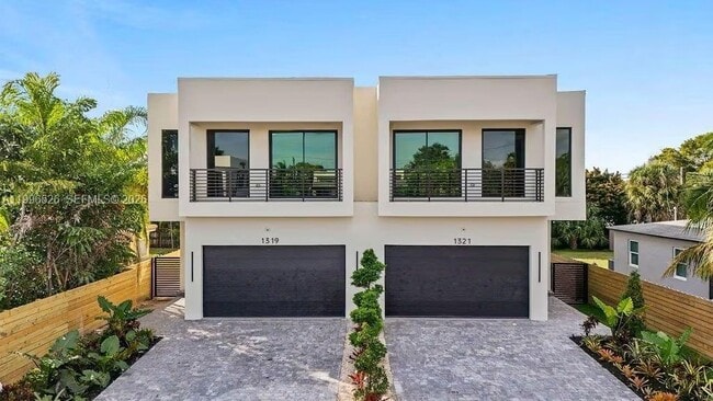 Photo - 1337 NE 13th Ave Townhome