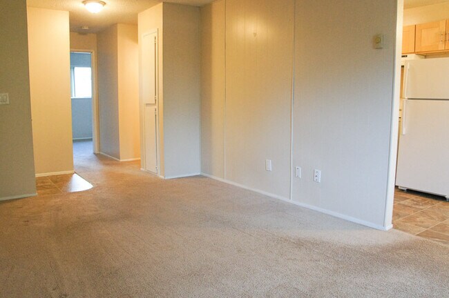 Foto del edificio - Top Floor 1 Bed in Buckman Neighborhood!