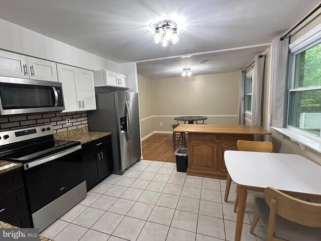 Foto del edificio - 3625 Woodley Rd