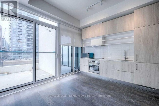 Building Photo - 5 Soudan Ave