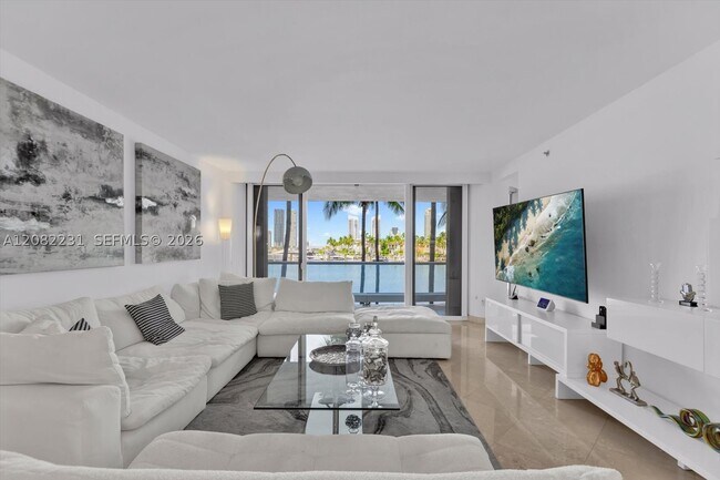 Foto del edificio - 7000 Island Blvd